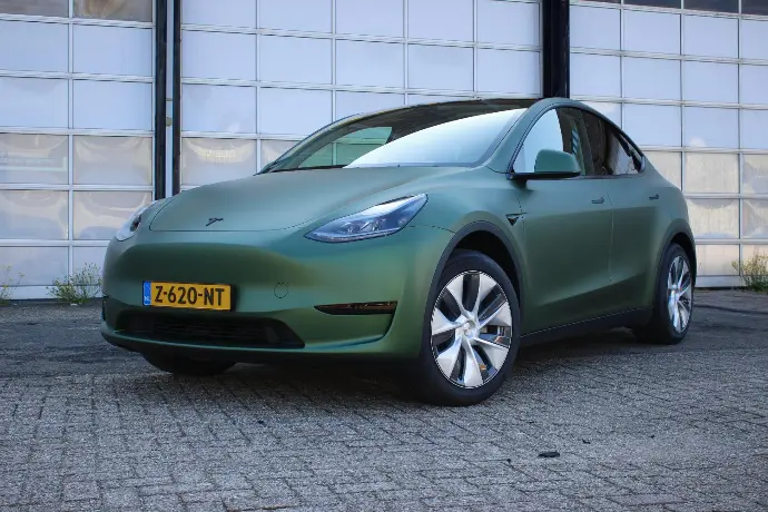 Tesla Model Y wrap in Avery Dennison Matte Metallic Moss Green